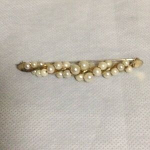Vintage Elegant brooch with 30 real pearls